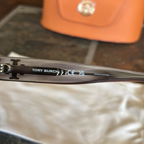 Tory Burch Oversized Square Logo Sunglasses - Picture 4 of 8